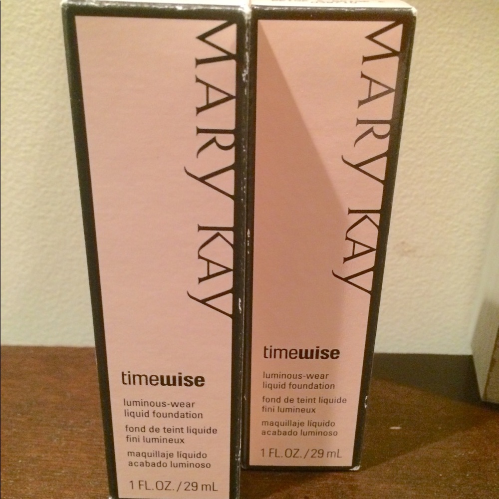 Luminous Liquid Foundation - Beige 2 - Picture 2 of 4